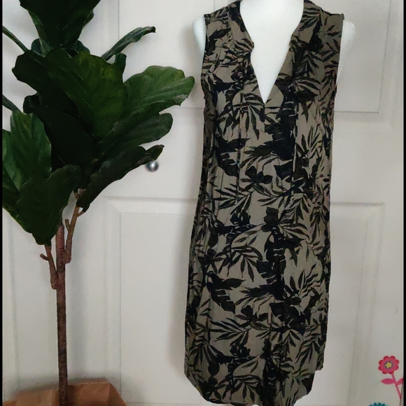 H) *💖 2/$15 or 4/$25,Floral slip on dress-- Hawaiian print dress - Picture 1 of 5